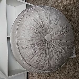 Round pillow